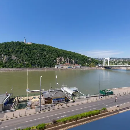 Designer Dream With Stunning View Apartment Budapest